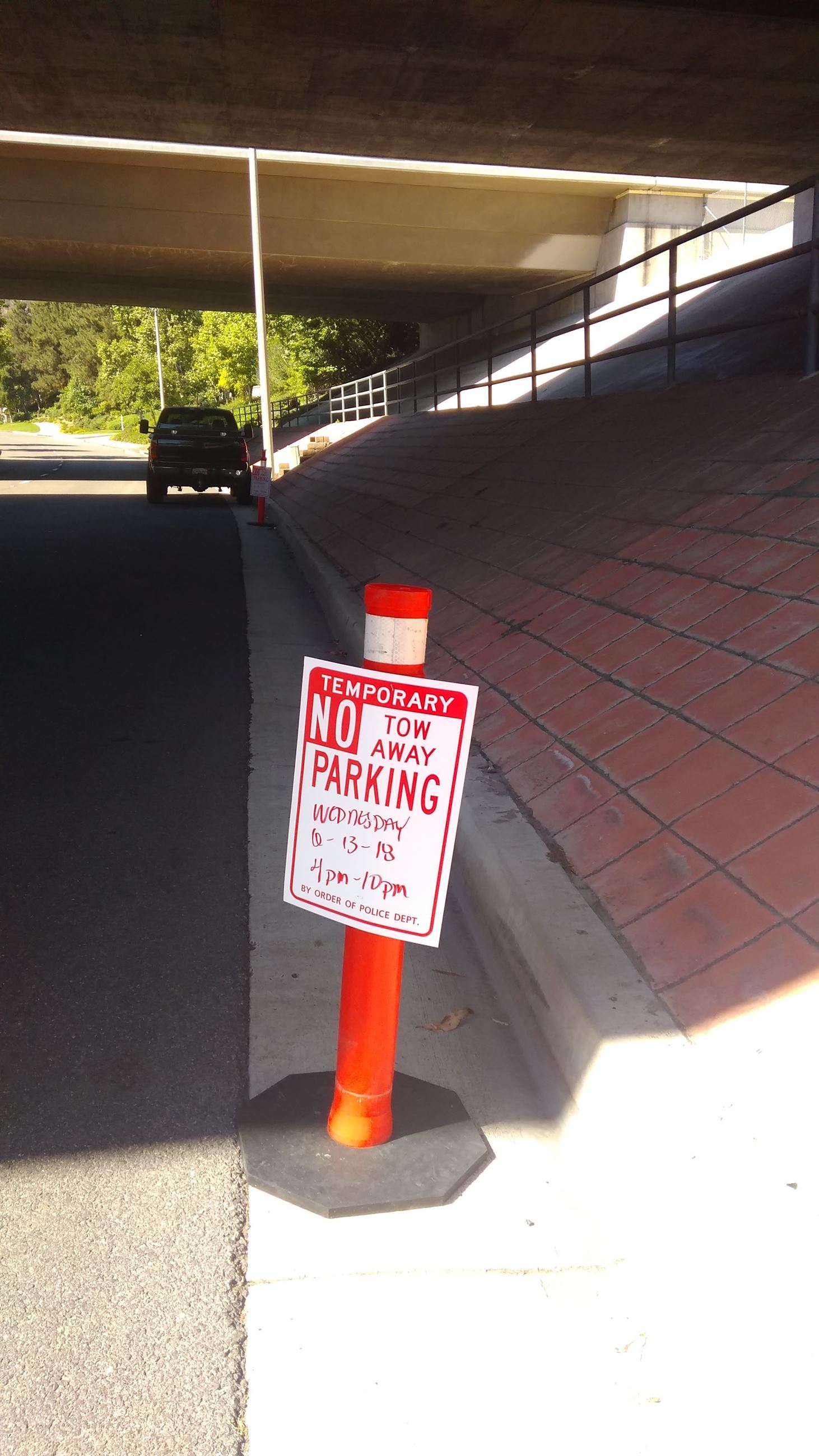 Melinda no parking sign